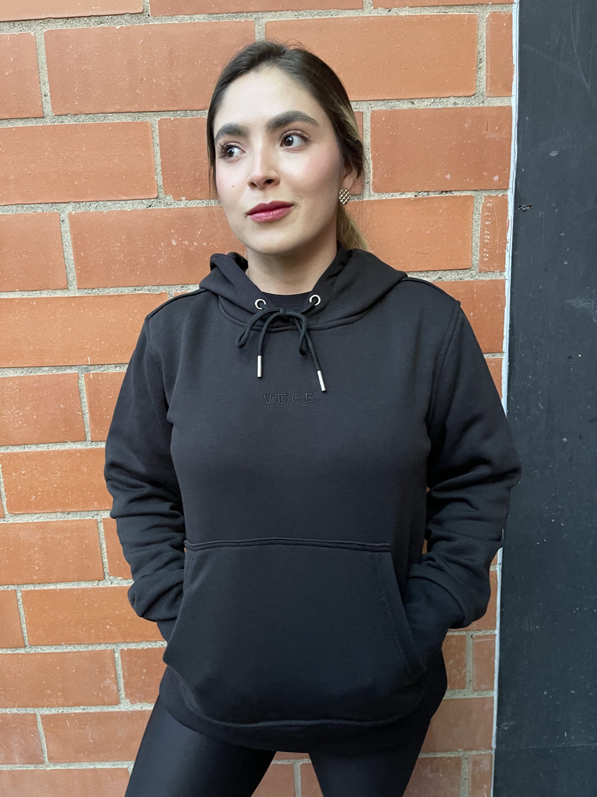 Hoodie VUCE negro - Image 2