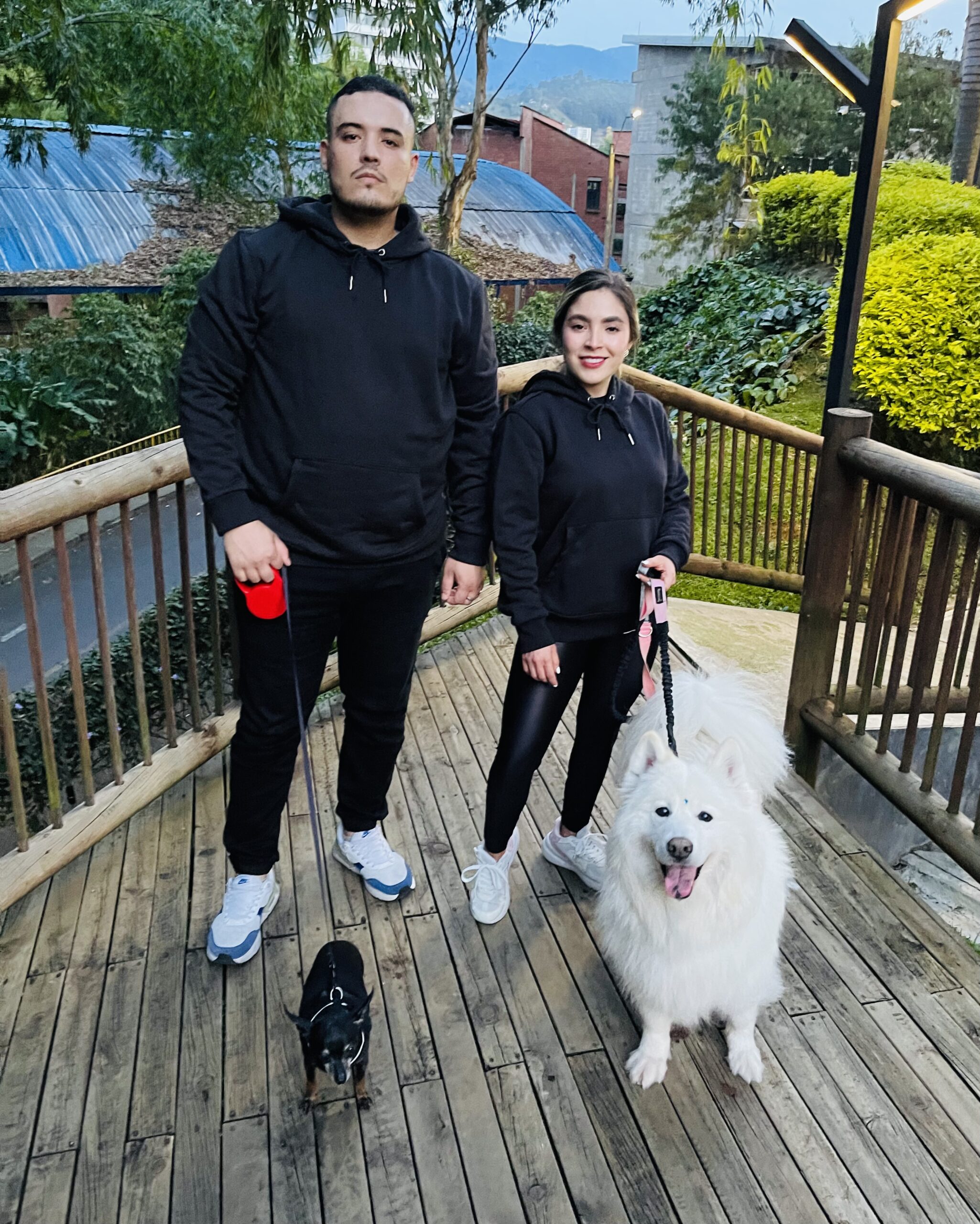 Hoodie VUCE negro - Image 3